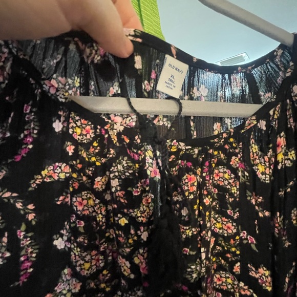 Old navy size xl - Picture 2 of 3